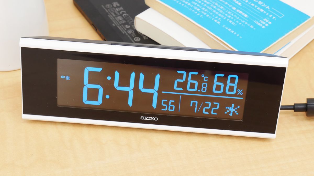 Seiko's digital clock 'DL307W' review that allows you to freely select the  display color from 70 colors and always displays the correct time with radio  waves - GIGAZINE