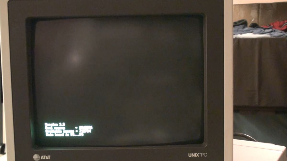 Unixの貴重なブート画面を記録したムービー At T Unix Pc 7300 Boot Up Gigazine
