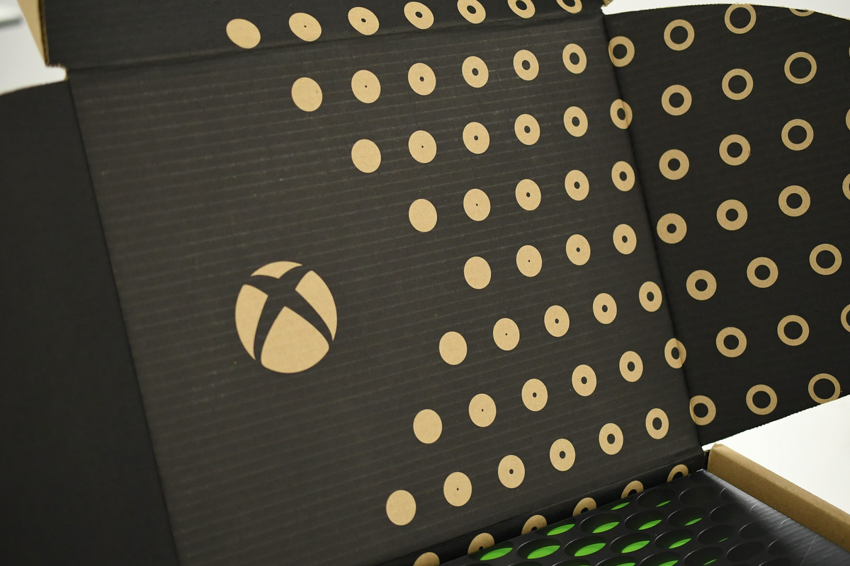 Microsoftの次世代機「Xbox Series X」開封の儀、4K・120FPSを 