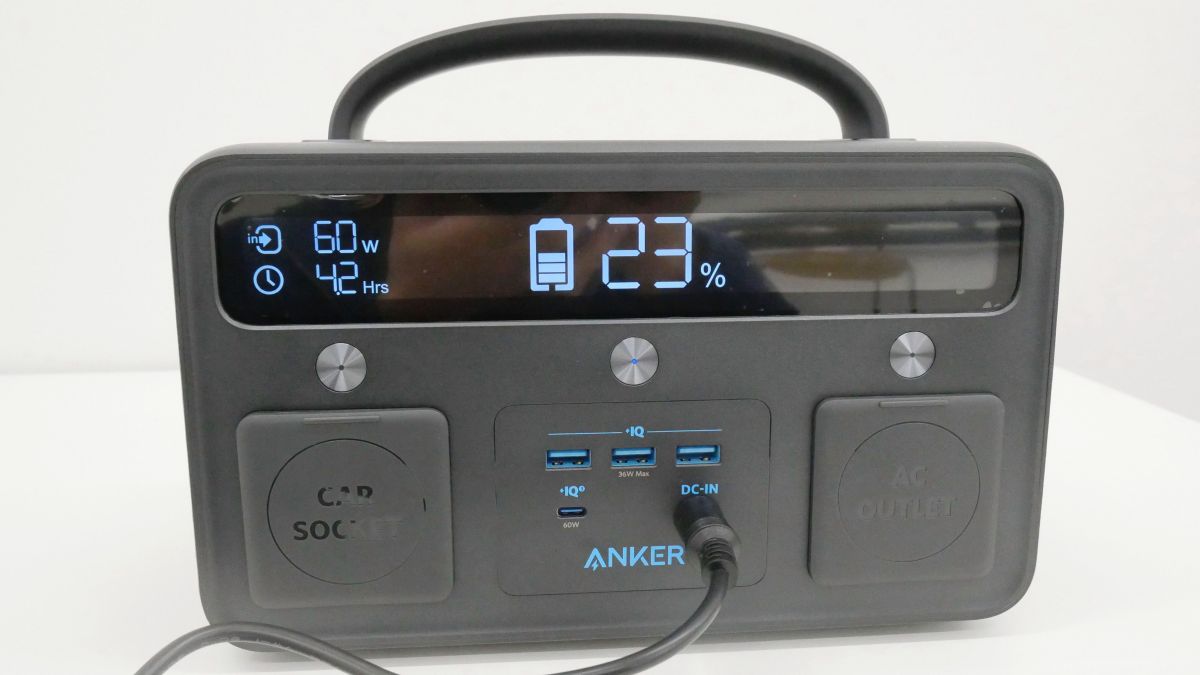I tried using an ultra-large capacity outdoor battery 'Anker 