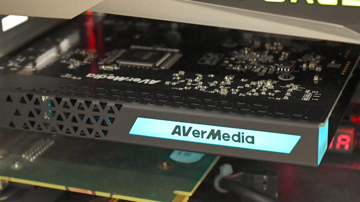 I tried to incorporate the capture board 'AVerMedia Live Gamer 4K