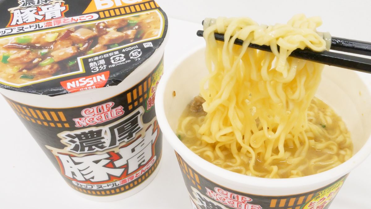 I Tried To Compare Cup Noodle Rich Tonkotsu Big With Rich Tonkotsu Soup Entwined In Noodles And Cup Noodle Spicy Tonkotsu With Spicy And Refreshing Seasoning Gigazine