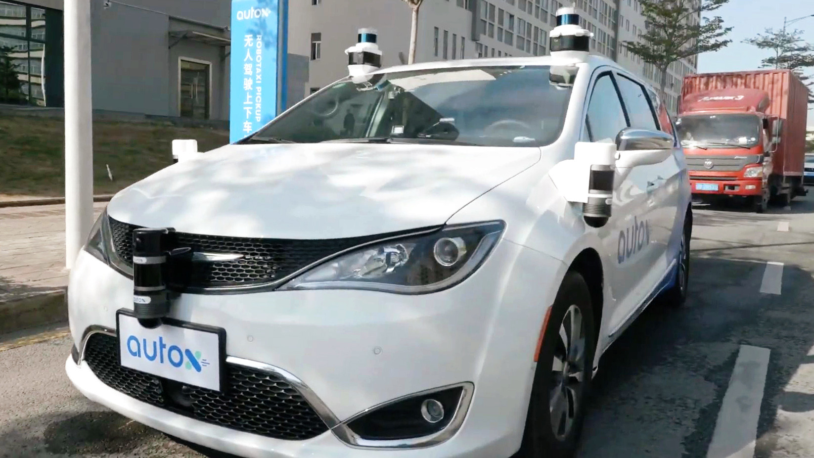 完全無人の自動運転車によるタクシーサービスが中国で一般向けにスタート Gigazine