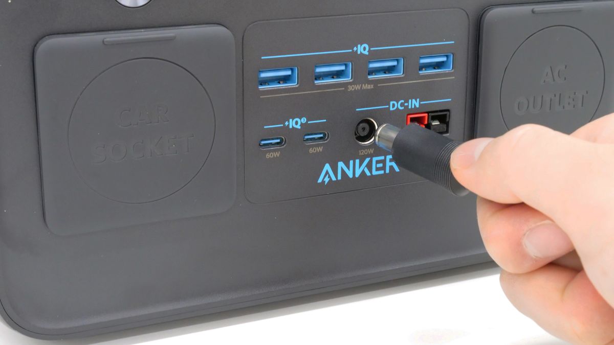 I tried using the portable power supply 'Anker PowerHouse II 800
