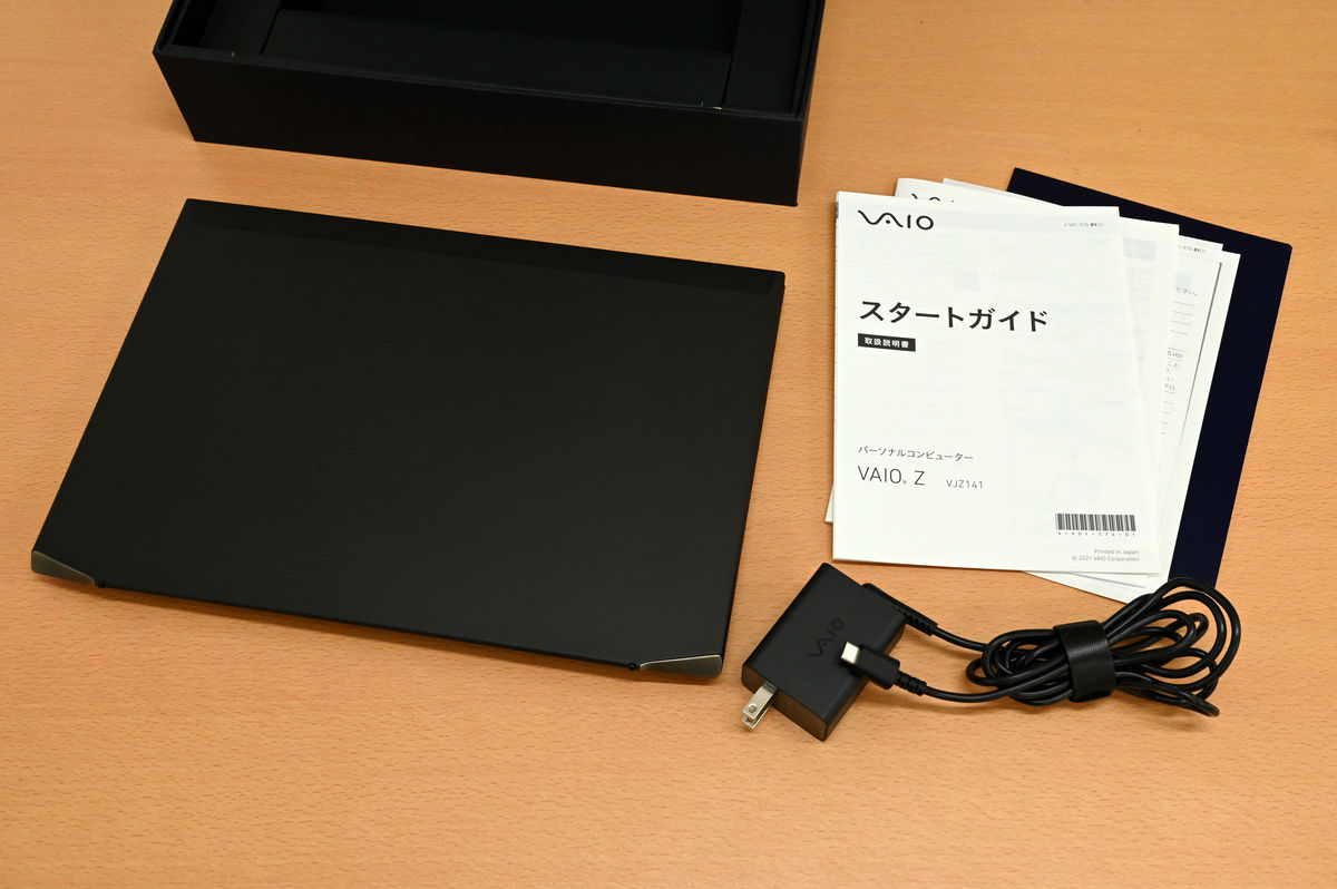 世界初の立体成型フルカーボンボディ採用ノートPC「VAIO Z SIGNATURE 