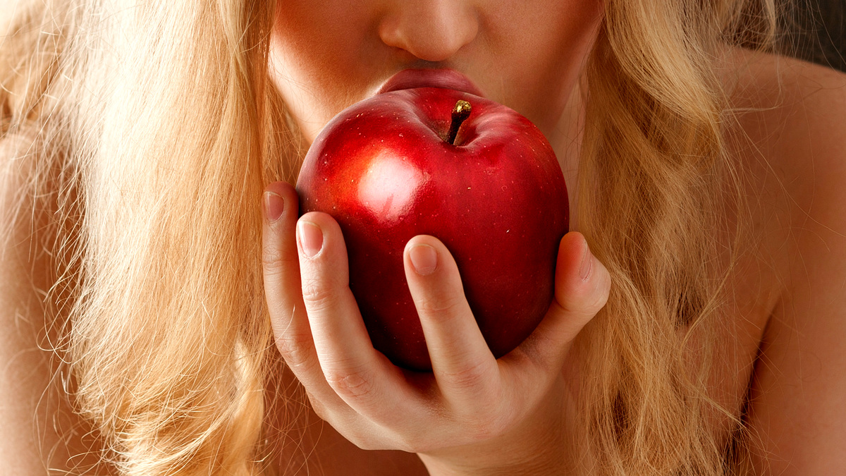旧約聖書でアダムとイブが食べた 禁断の果実 はなぜリンゴで描かれることが多いのか Gigazine
