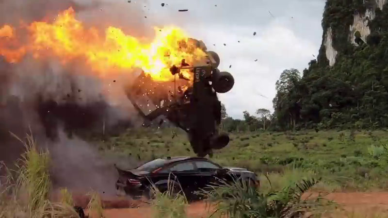 車が激突 爆発しまくる撮影風景入りの ワイルド スピード ジェットブレイク 最新映像公開 Gigazine
