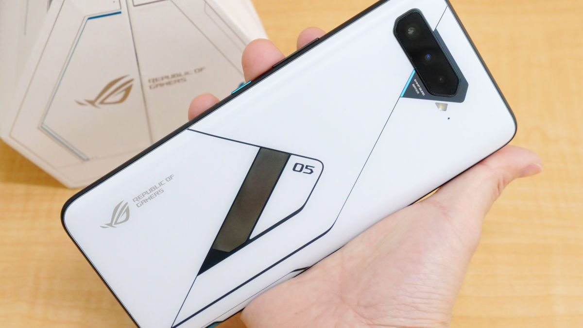 ASUSのゲーミングスマホ最上位モデル「ROG Phone 5 Ultimate」フォト ...
