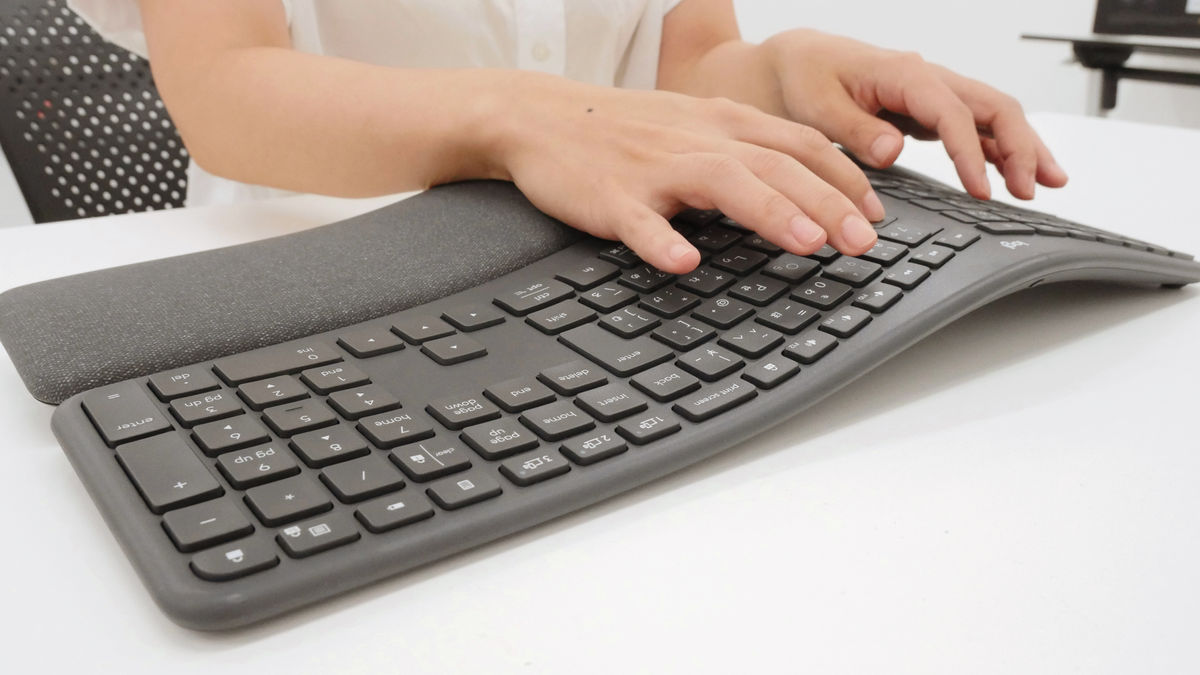 ergonomic keyboard 'ERGO K860' review with a super-unique shape with curved body and V-shaped key layout - GIGAZINE