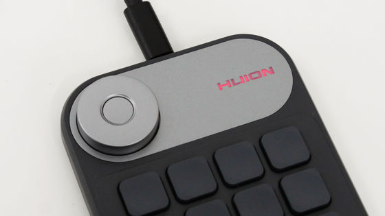 同等スペックのライバル液タブより10万円も安い4K・24インチ 同等スペックのライバル液タブより10万円も安い4K・24インチ