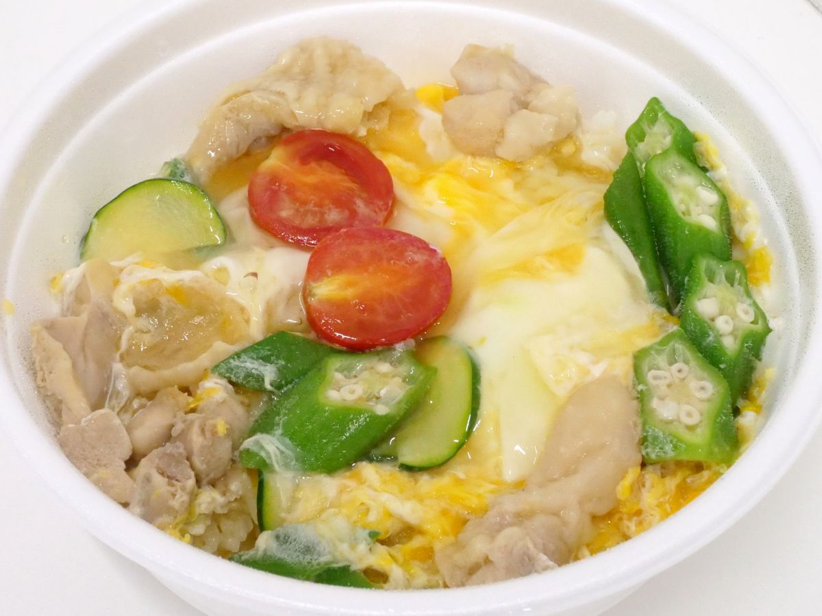 I tried 'Egg over rice' and 'Oyakodon' at the egg restaurant 'Uchi