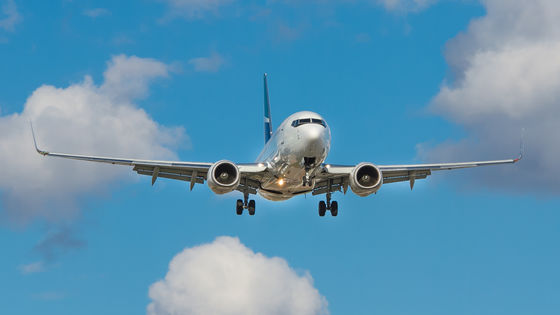 United Airlines defends gate decision to bar girls wearing