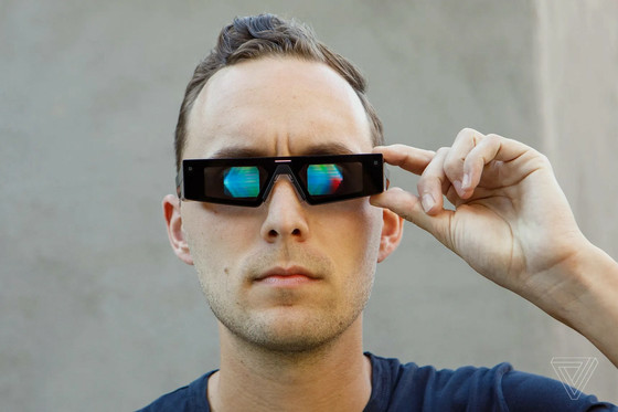 Snapchat運営が開発したAR対応スマートサングラス「Spectacles」を実際