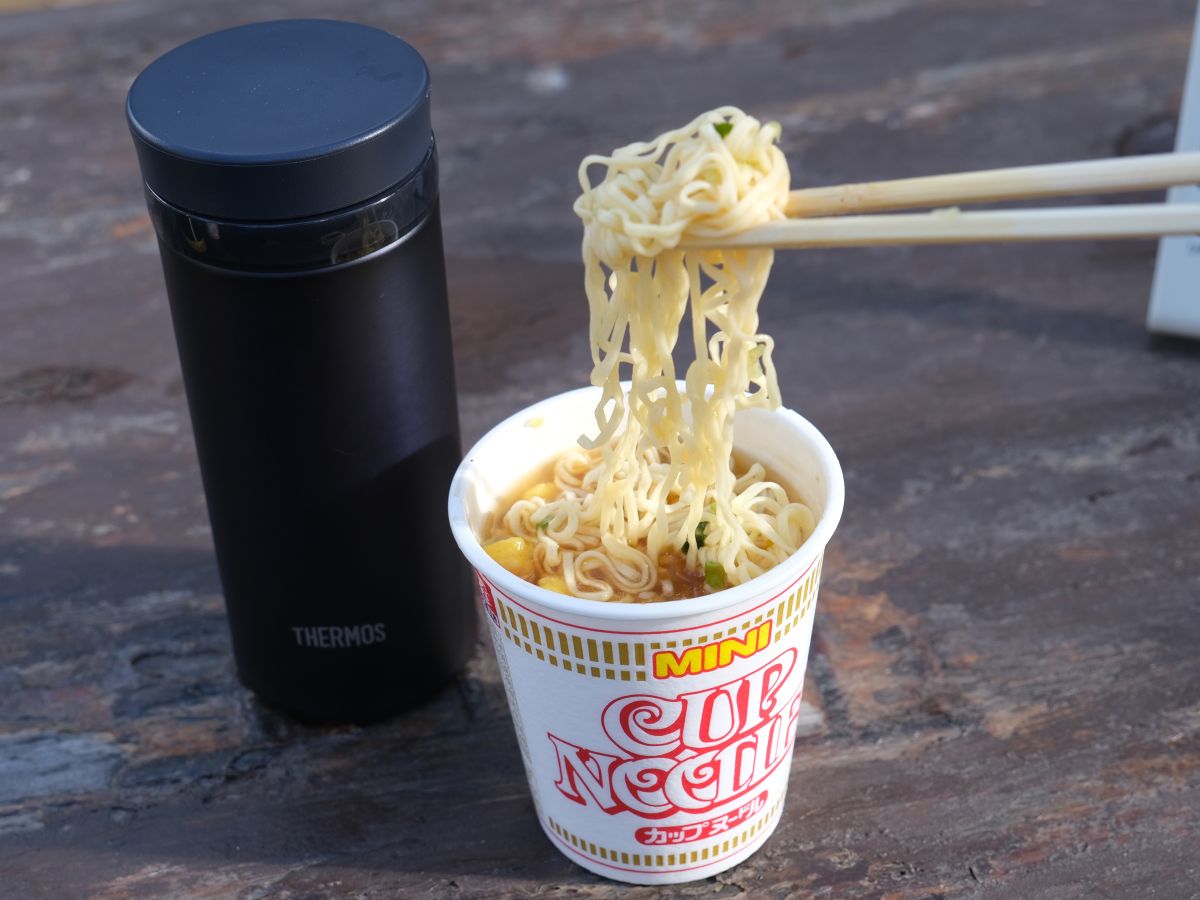 I tried to see if the ``mountain bottle'' with its impressive heat  retention ability is capable of making cup ramen and coffee on the mountain  top in winter. - GIGAZINE
