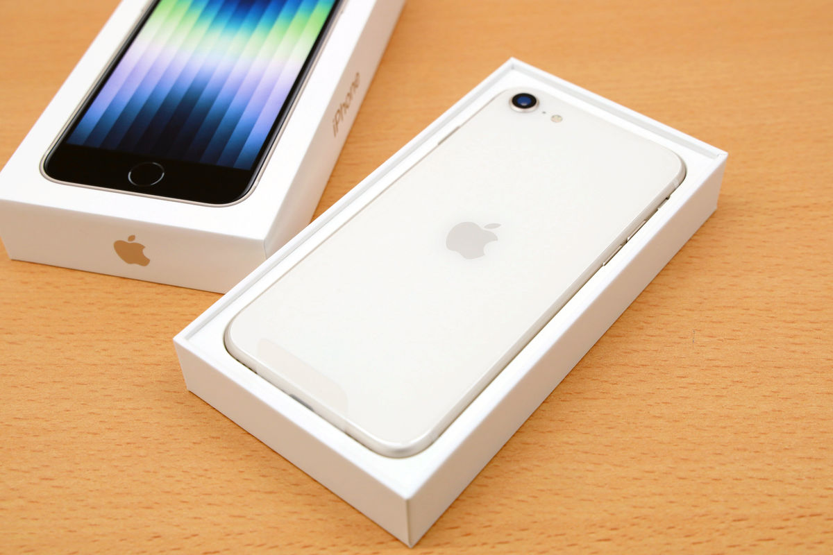 iPhone SE（第3世代）スターライト（白色）64GB SIMフリー au-