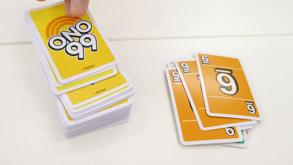 I tried playing a battle royal card game 'ONO 99' that fights for