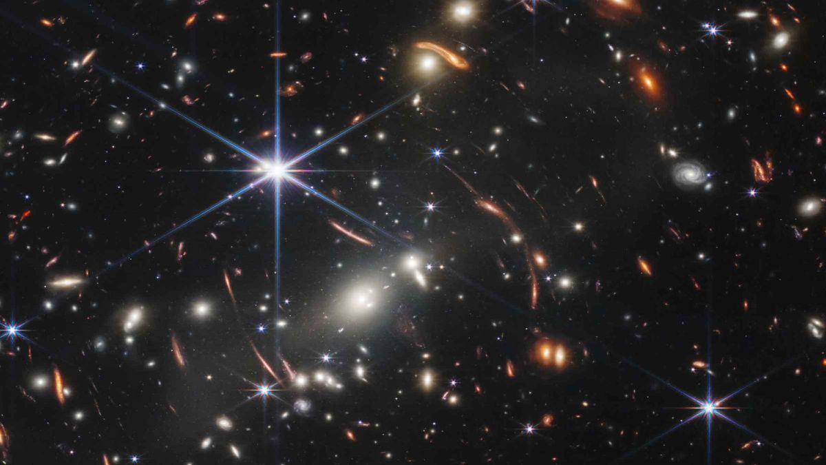 ついにジェイムズ ウェッブ宇宙望遠鏡が撮影した最初のカラー写真が公開 何千もの銀河が写り込む驚異の性能 Gigazine