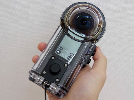 360度カメラ「RICOH THETA X」を防水ケースにセットして水中