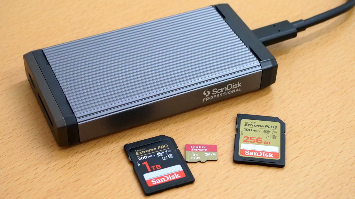 I compared the performance of the card reader 'SanDisk Professional  PRO-READER SD and microSD' that can draw out the performance of the  ultra-high speed SD card by 100% with the card reader