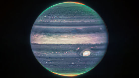 極彩色に輝く木星のオーロラをNASAのジェイムズ・ウェッブ宇宙望遠鏡が撮影した写真が圧巻