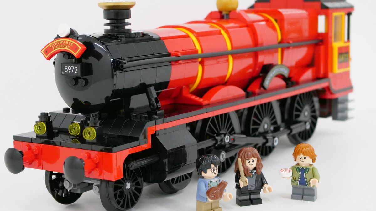 LEGO Harry Potter 2018 Vs 2022 Hogwarts Express Comparison