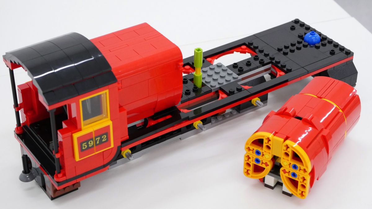 I tried assembling a locomotive with wheels with Hogwarts