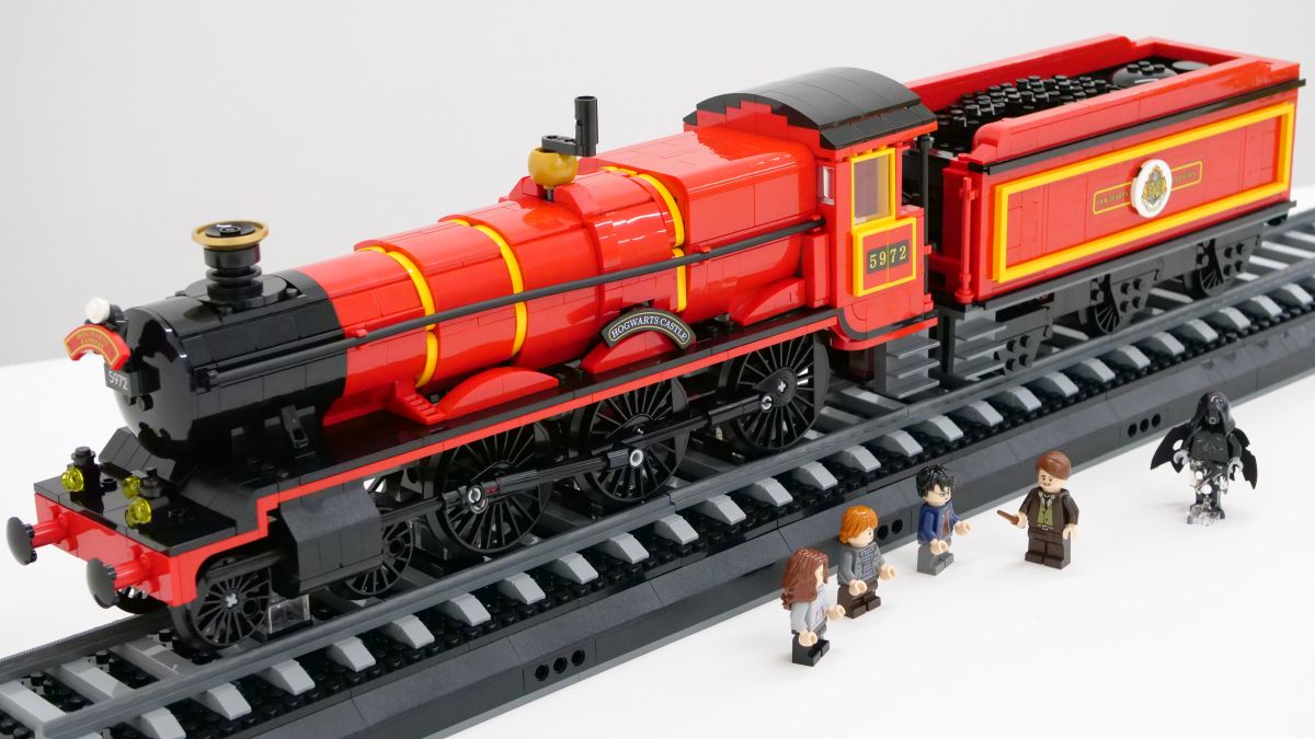 Ranking every LEGO Harry Potter Hogwarts Express model