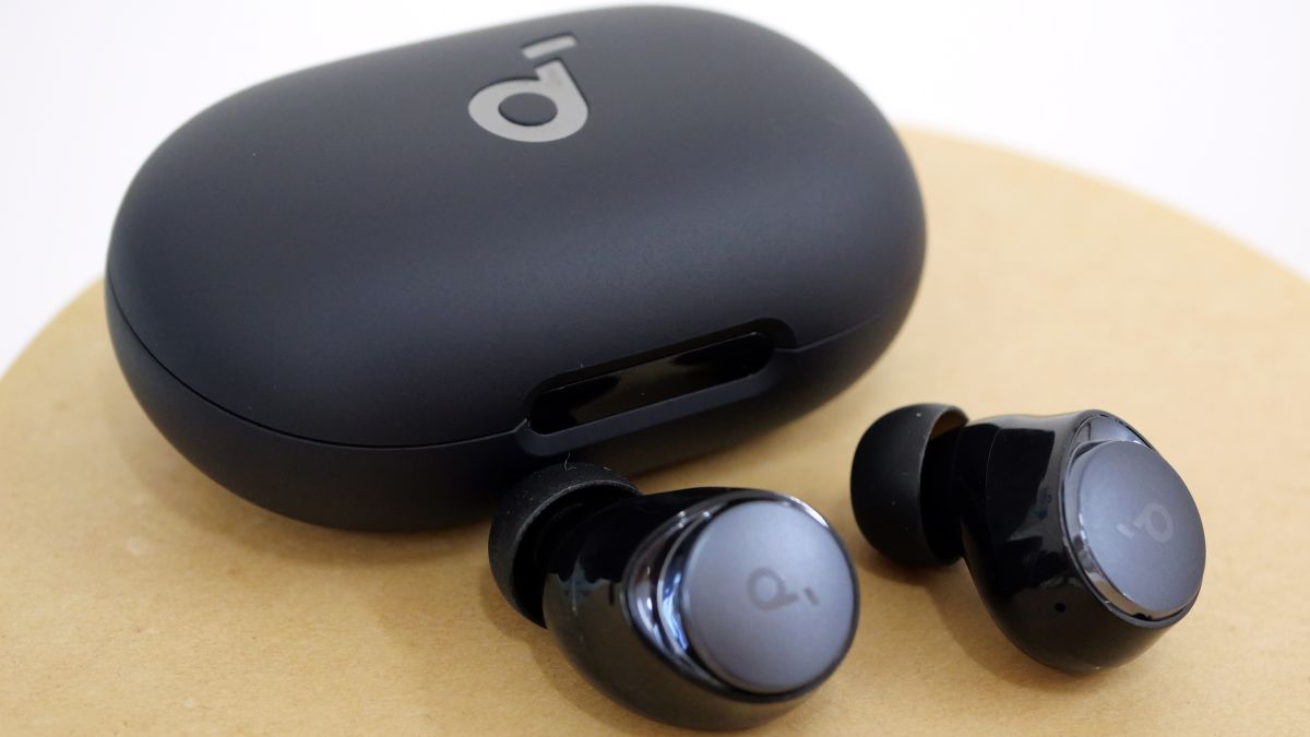 I tried using a complete wireless earphone 'Soundcore Space A40