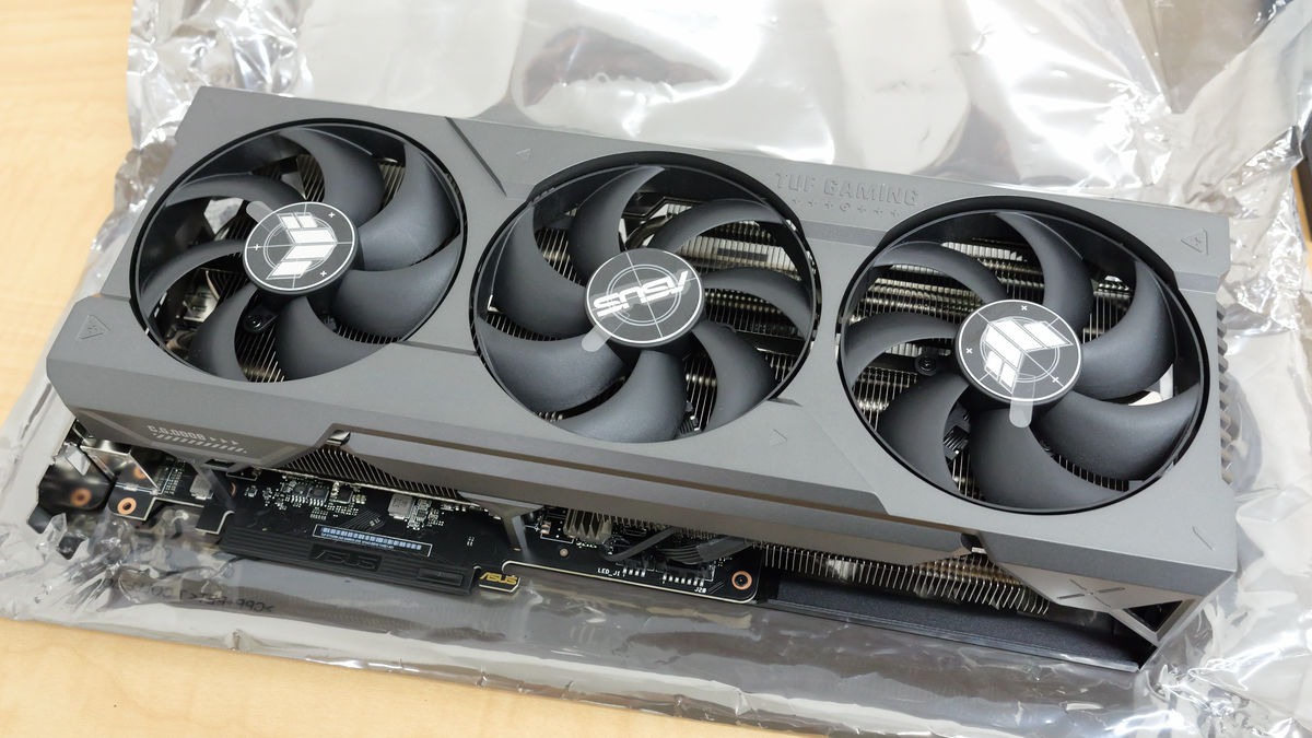 GeForce RTX 4090搭載のASUS製ゲーミンググラボ「TUF-RTX4090-24G 