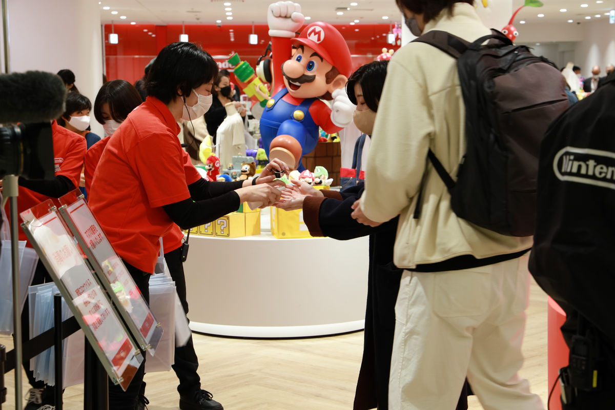 Nintendo Osaka Superstore Opens With New Merchandise - Siliconera