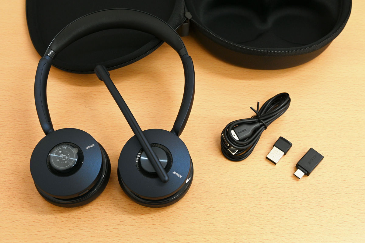 A wireless headset 'Anker PowerConf H700' that can talk for 3