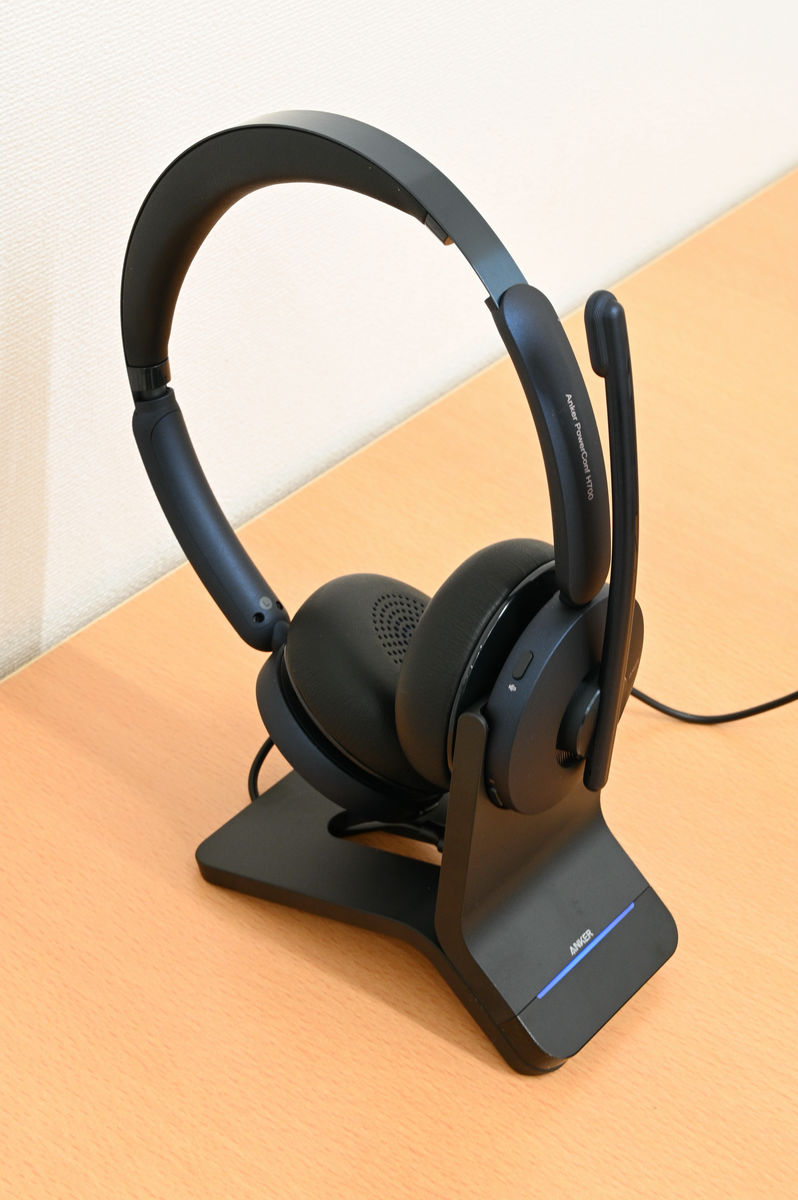 A wireless headset 'Anker PowerConf H700' that can talk for 3 