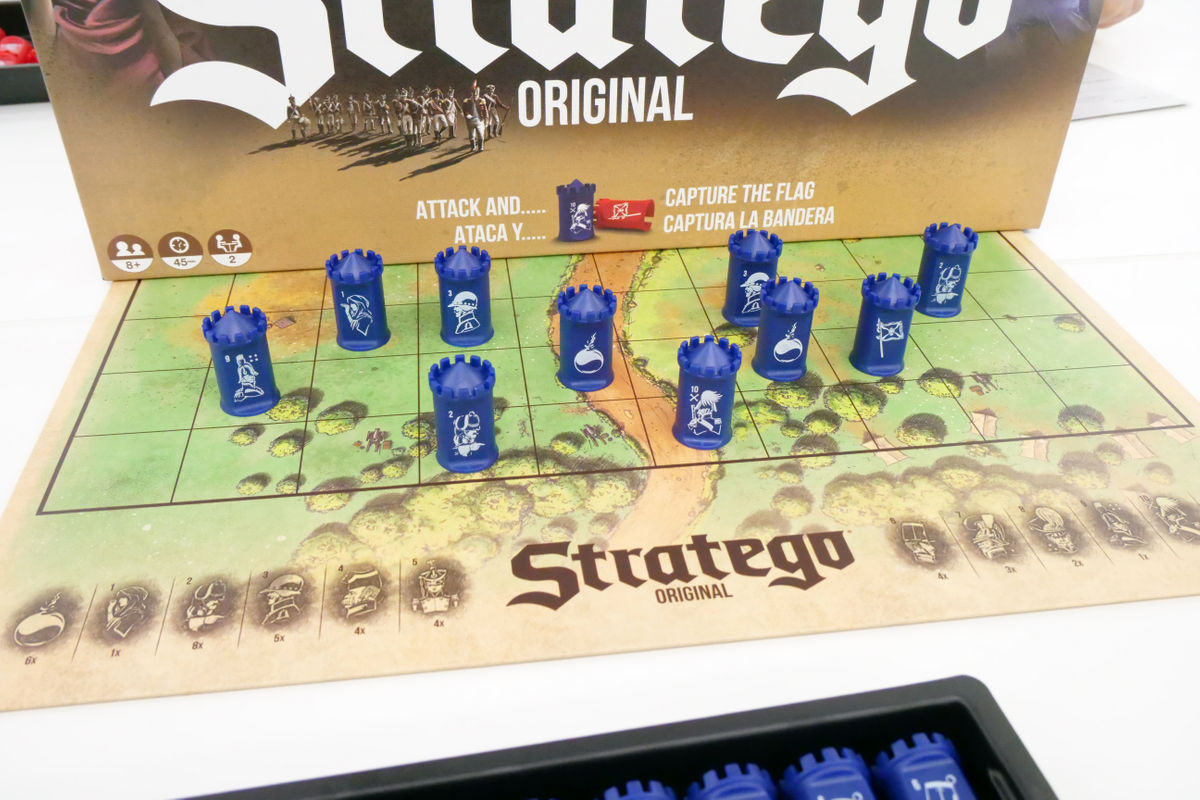 A board game ``Stratego'' play review that competes for flags by engaging  in psychological warfare with opponents with simple rules - GIGAZINE