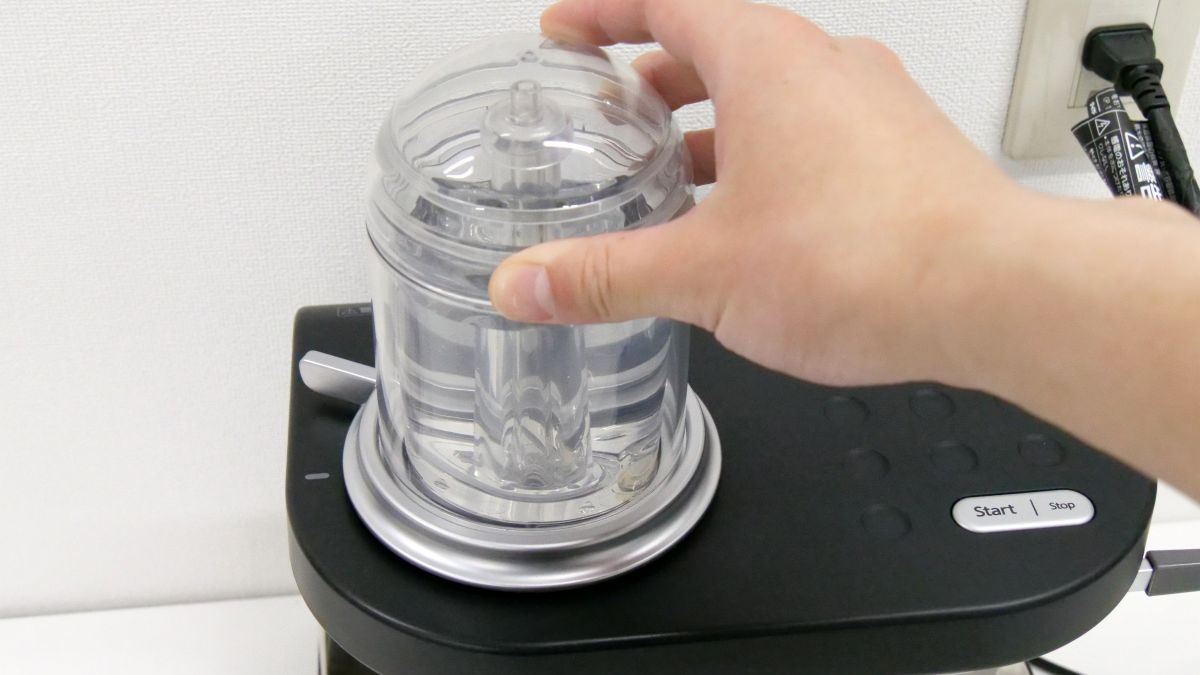 Ad) Introducing, the Siphonysta, an automated siphon coffee maker that is  so fun to watch! 