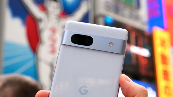 6万円台で買えるGoogle純正Androidスマホ「Pixel 7a」は背面カメラバー