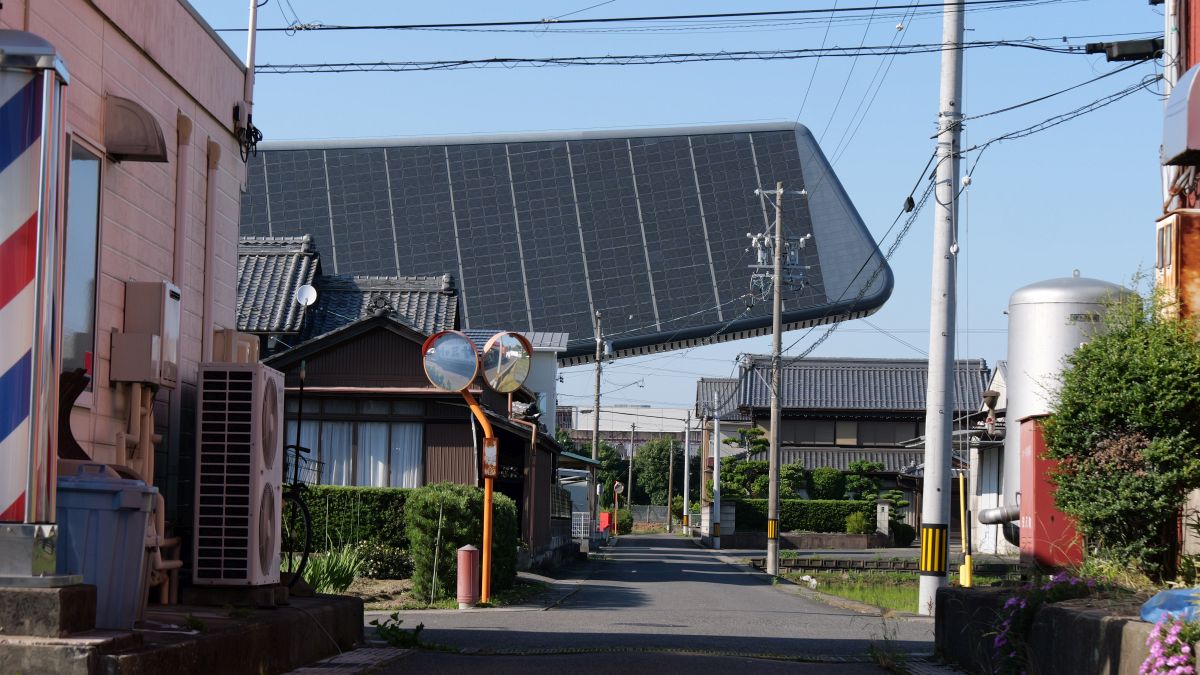 新幹線から見える三洋電機が建てた巨大建造物「ソーラーアーク」を解体