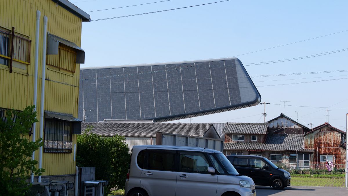 新幹線から見える三洋電機が建てた巨大建造物「ソーラーアーク」を解体