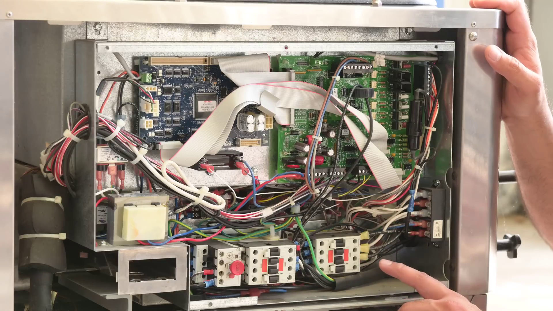 iFixit wants Congress to let it hack McDonald's ice cream machines