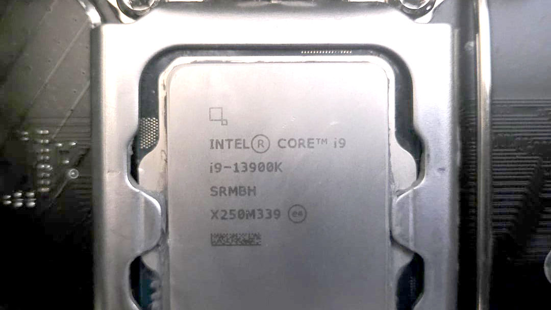 User discovers brand-new Core i9-13900K turns out to be a 13700K with  swapped IHS 