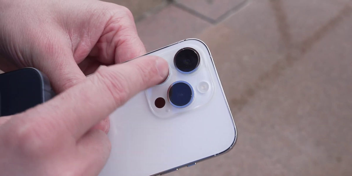 As a result of the iPhone 15 Pro drop test, there is a possibility that  ``the back glass is more likely to break than before'', and the iPhone 15  Pro Max's glass