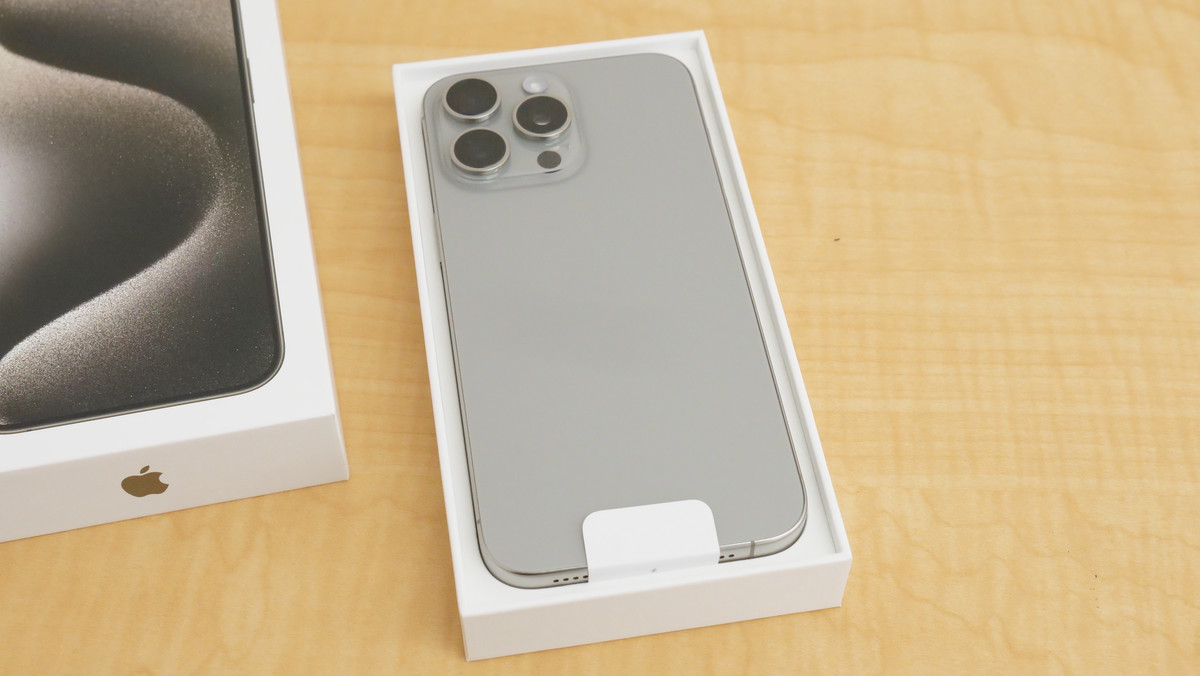 iPhone 15 Pro unboxing, Gallery posted by Emma