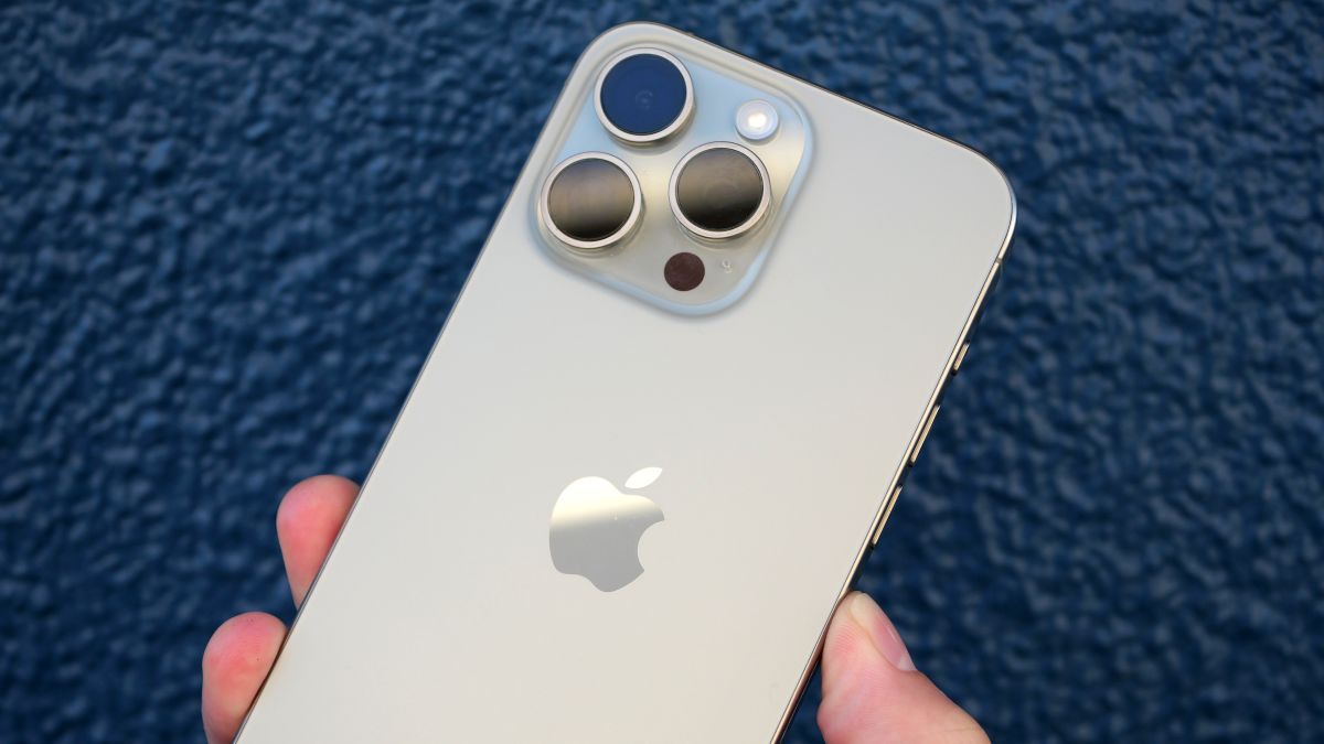 iPhone 15 Pro Maxの原価は8万円超えでiPhone史上最も生産コストの高い