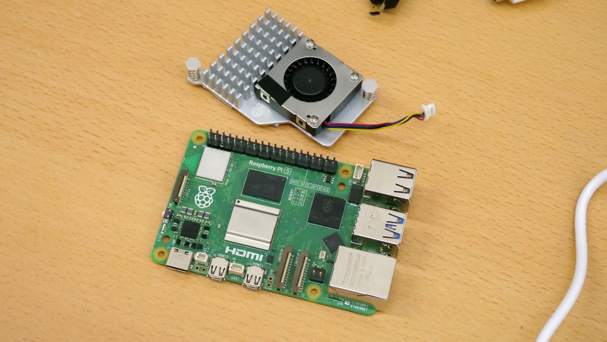 Raspberry Pi 5に純正アクティブクーラーは必須なのか？クーラーの有無