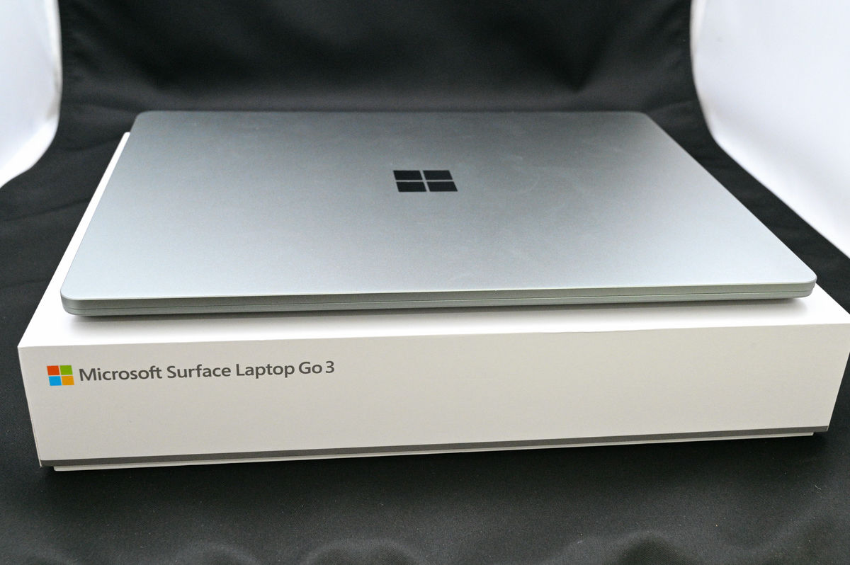 MicrosoftのスタンダードモバイルPC「Surface Laptop Go 3」の外観は
