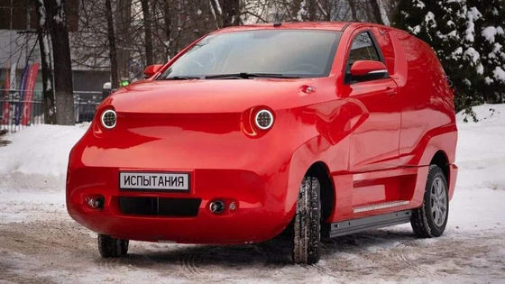 ロシア初の国産EV「Avtotor Amber」が登場もあまりに醜い外観に「初期のクレヨンしんちゃん」「世界で最も醜い車の座を争う」など