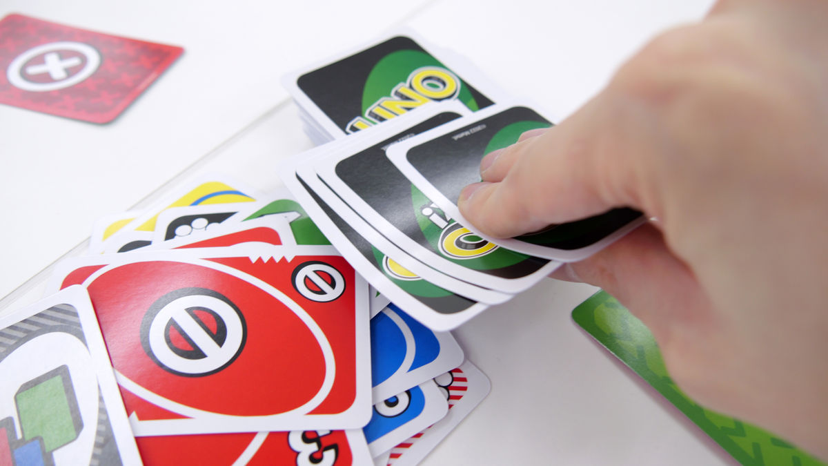 UNO Flex Gives Traditional UNO a New Set of Cards - The Toy Insider