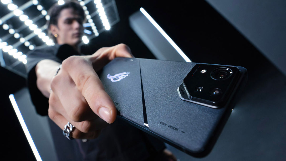 ASUS announces gaming smartphone 'ROG Phone 8', equipped with Snapdragon 8  Gen 3 and wireless charging, starting from about 160,000 yen - GIGAZINE
