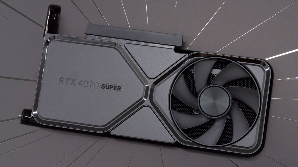 NVIDIA純正グラボ「GeForce RTX 4070 SUPER Founders Edition」の外観 