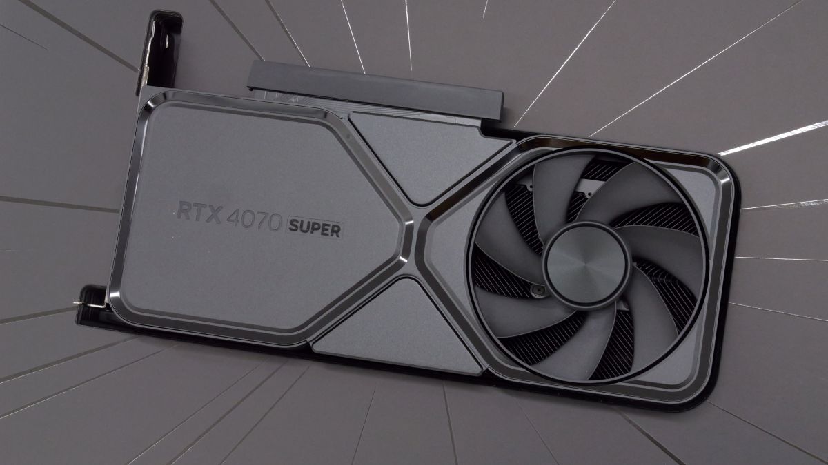 NVIDIA純正グラボ「GeForce RTX 4070 SUPER Founders Edition」の外観 
