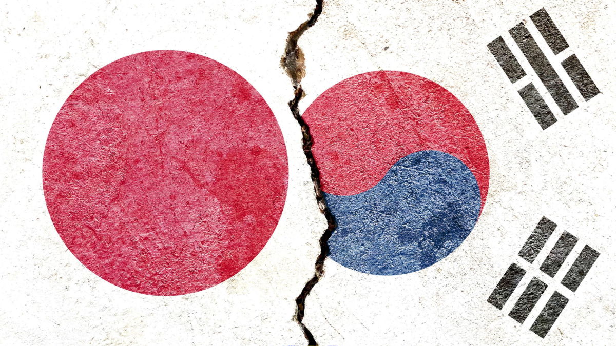 LINE流出問題でソフトバンクとネイバーの間に亀裂が生じ、日韓関係に悪影響を及ぼす可能性が懸念されている。